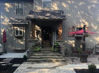 590 Holiday Acres Cir, Reeds Spring, MO 65737