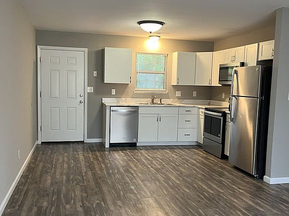 2nd image of 391-393 W Wood St #391
