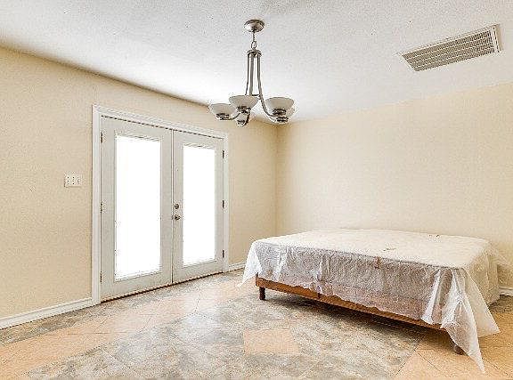 4th image of 304 Villarreal St