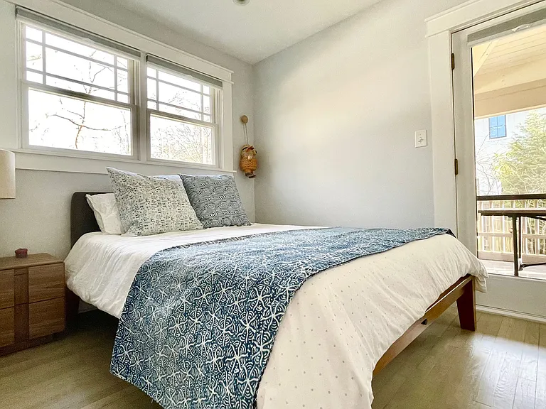 16 Roxbury Ln — Photo 8