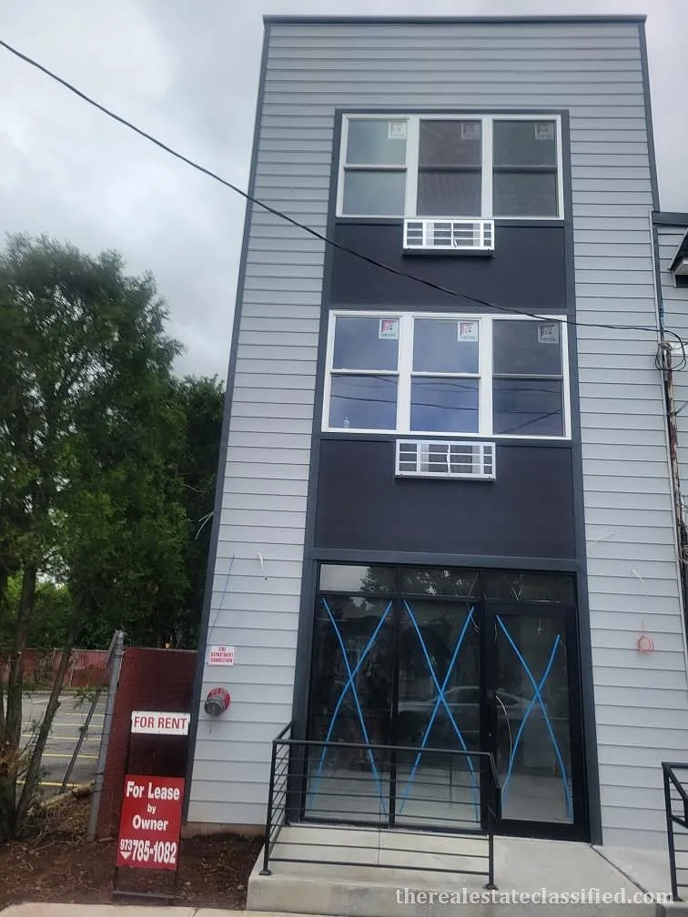 2 bed, $2,395 — Photo 1
