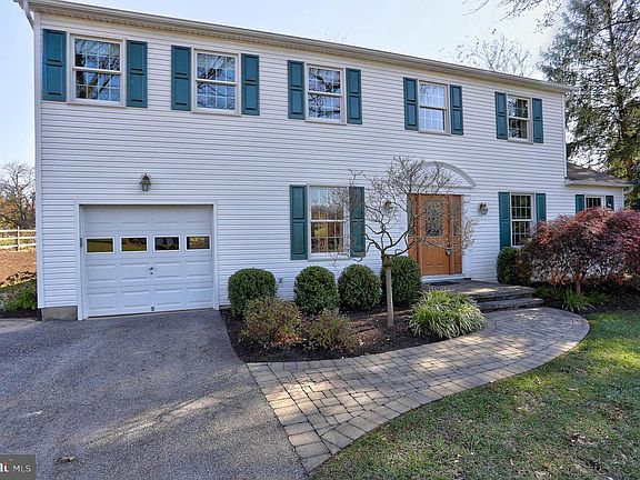 2nd image of 4209 Hermitage Dr
