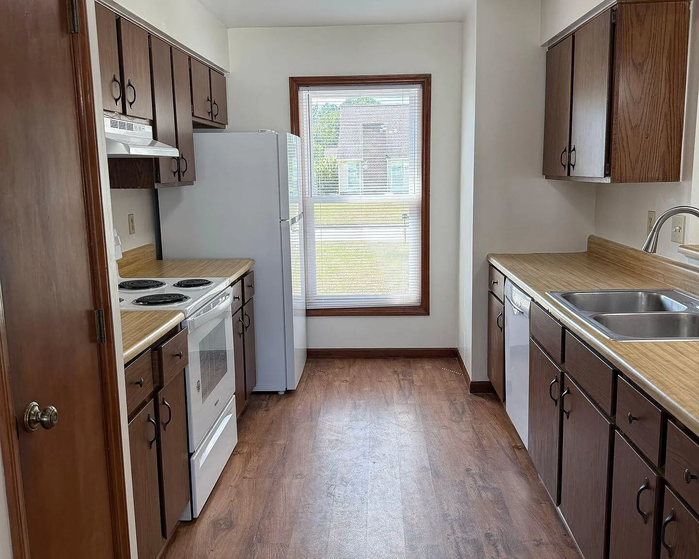 3 bed, 2.0 bath, $1,395 — Photo 3