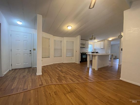 5th image of 820 Long Valley St