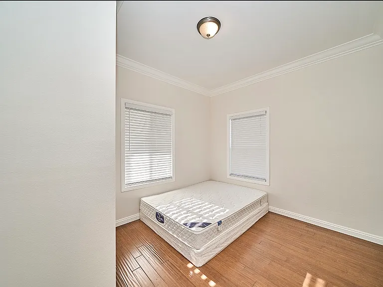 3326 Barnes Ave — Photo 10