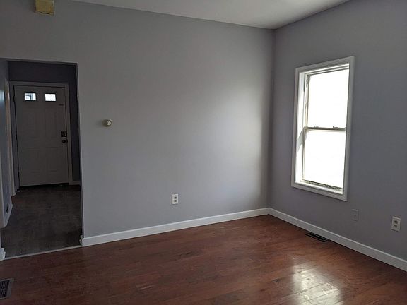 5th image of 65 Emmet St APT 2