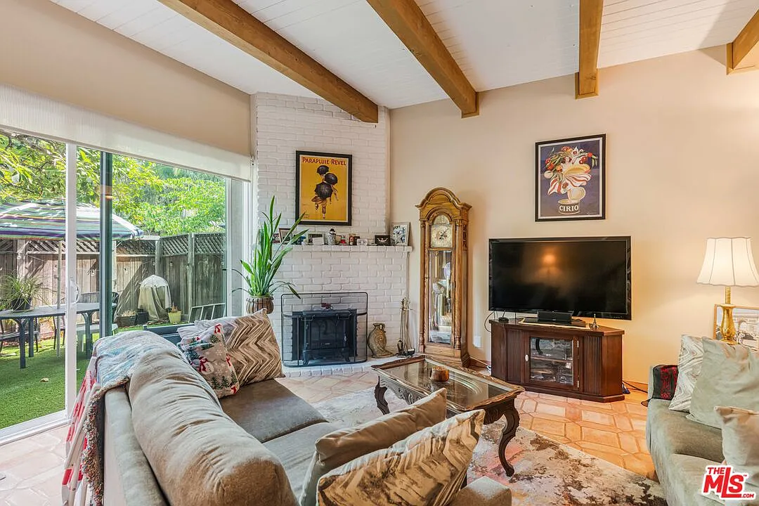 2 bed, 2.5 bath, 1214 sqft, $3,900 — Photo 1