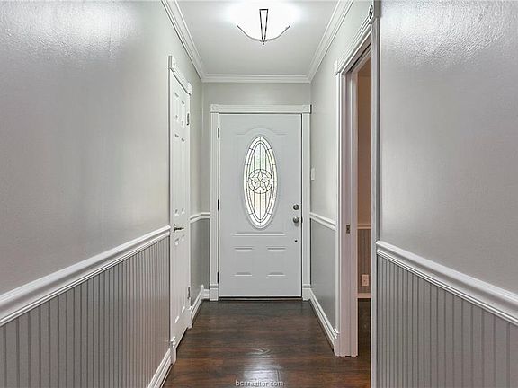 3rd image of 904 Dellwood St