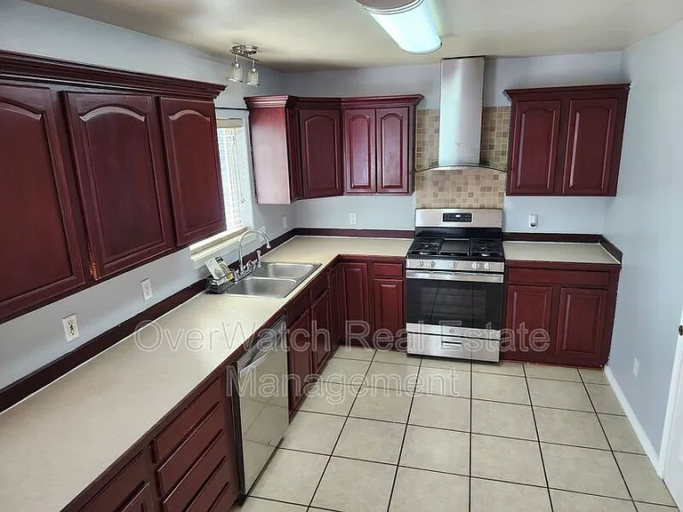 6922 Gold Kings Ave #A — Photo 2