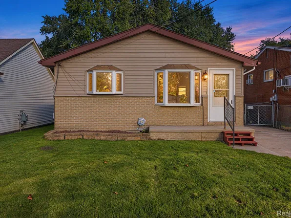 11864 Camden St, Livonia, MI 48150