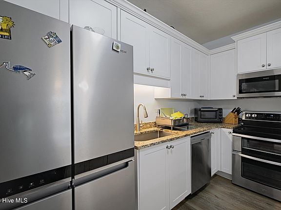 3rd image of 309 Bordeaux Drive
