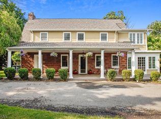 6 Arigot Ct, Hillsdale, NJ 07642