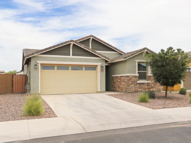 2250 E Kelly Dr — Photo 1