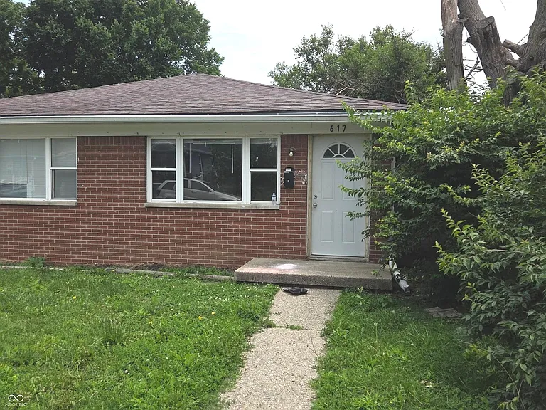 617 N Oxford St — Photo 1