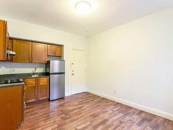 4th image of 62-64 Sip Ave #301
