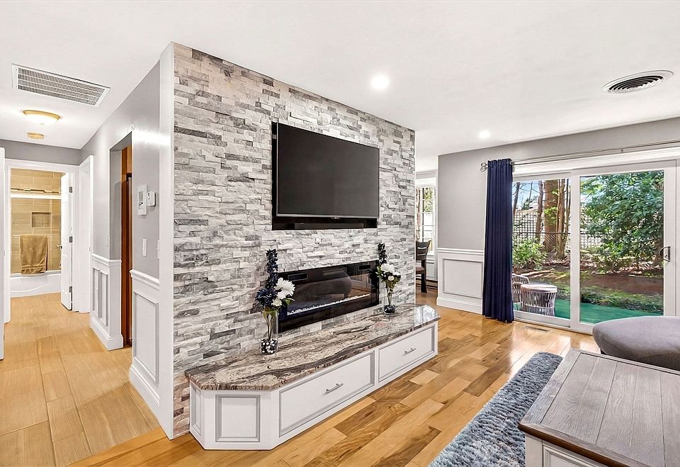 1st image of 31 Church Grn APT 102