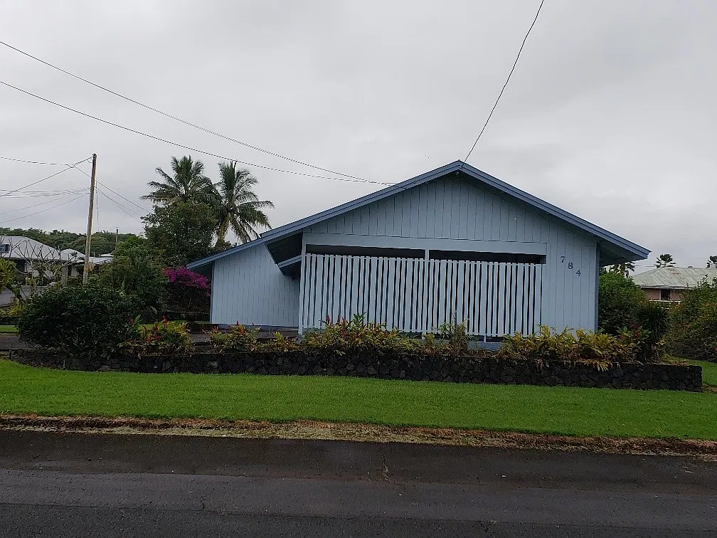 Large, newly refreshed 4 bedroom 2 bath home — Photo 3