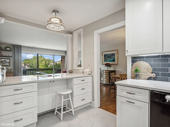 3rd image of 201 Lake Hinsdale Dr APT 211