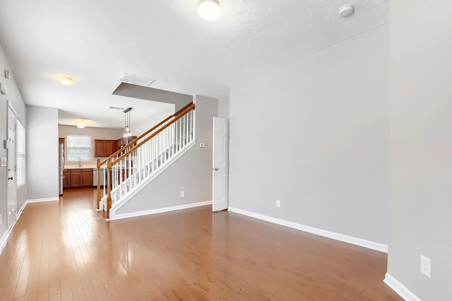 3 bed, 2.5 bath, 1606 sqft, $2,200 — Photo 3
