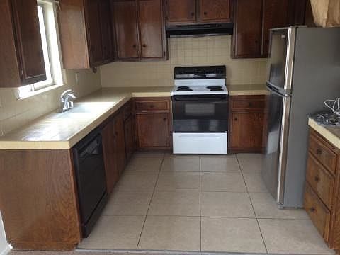 2nd image of 1909 Harriman Ln