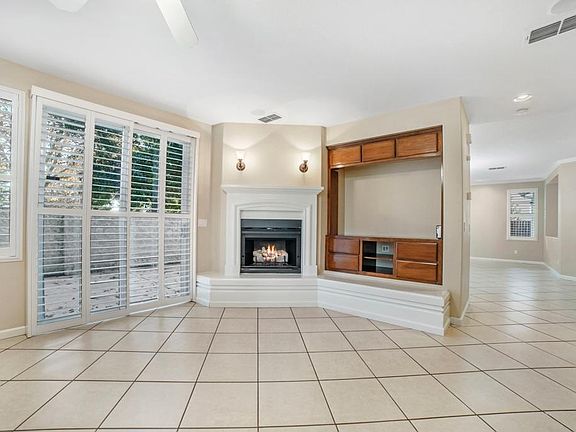 4th image of 10540 Henshaw Dr