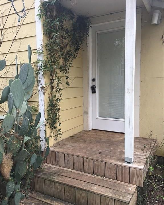 1st image of 2409 E 9th St #B