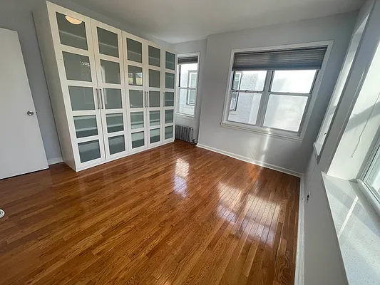 Rented by Metropolis International Realty Inc. | media 10