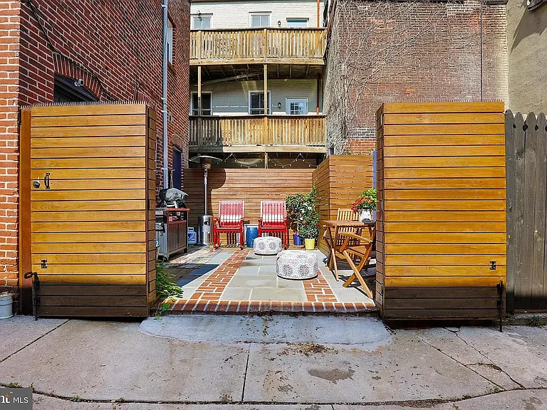 1618 Shakespeare St — Photo 6