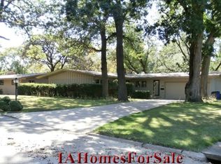 2313 Meadow Ln NE, Cedar Rapids, IA 52402