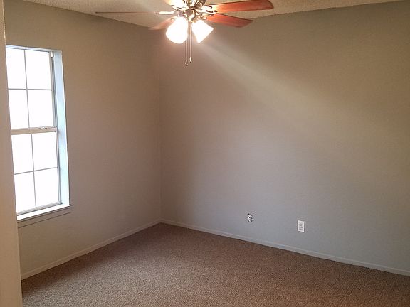 5th image of 146 Carousel Dr