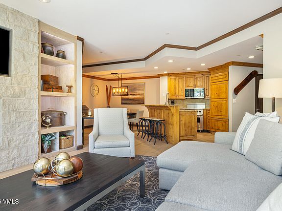 5th image of 32 Highlands Ln #203