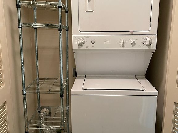 3rd image of 48 Peachtree Rd #111