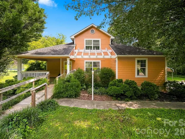 717 2nd Street Pl SW, Conover, NC 28613