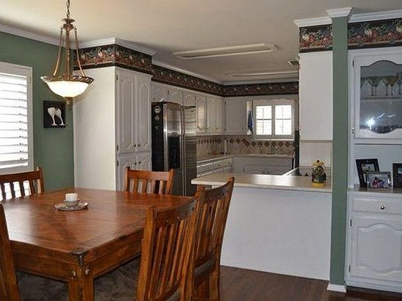 3rd image of 5506 Woodbine Ln #2736