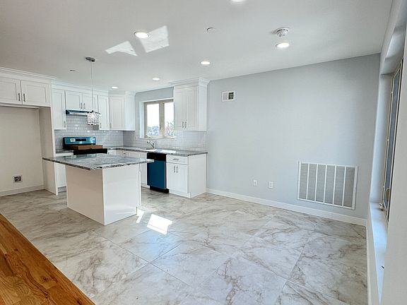 3rd image of 31 Starbuck St #1F
