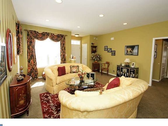 5th image of 404 Blanketflower Ln