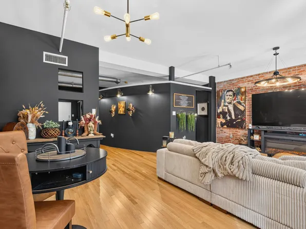 700 Church St APT 204, Nashville, TN 37203