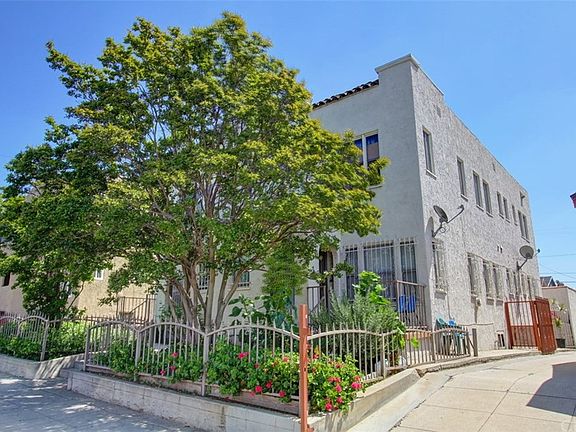 3rd image of 920-922 S Spence St #924
