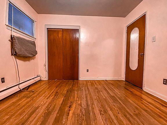 2nd image of 3042 Ely Ave