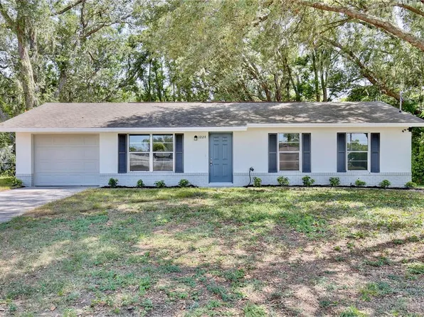 1228 Padgett Cir, Lady Lake, FL 32159