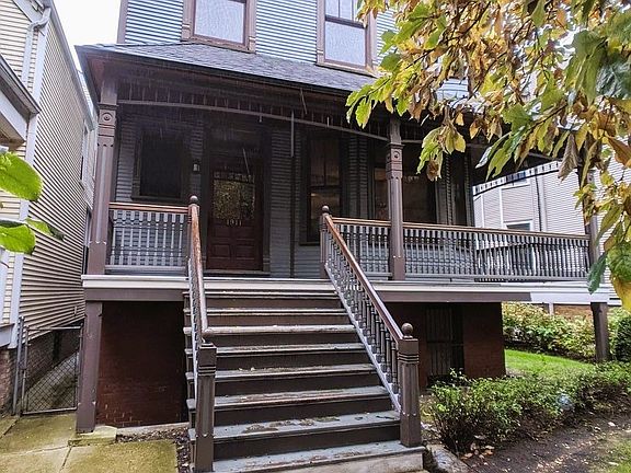 2nd image of 1911 W Berteau Ave