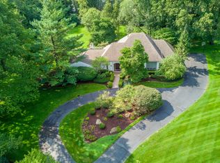 25775 Franklin Park Dr, Franklin, MI 48025