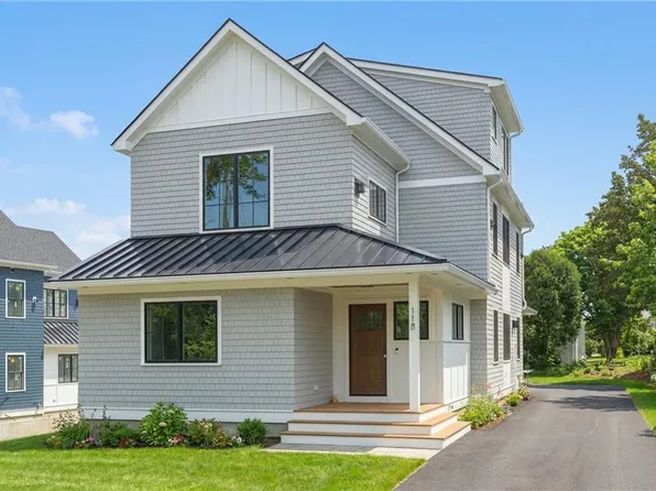 118 Newport Ave, Middletown, RI 02842
