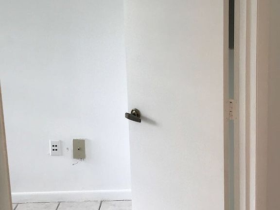 3rd image of 2615 SE 20th Ct #107-A