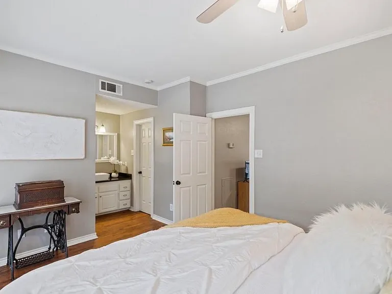 6318 Richmond Ave — Photo 16