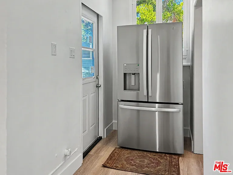 2139 Holly Dr — Photo 9