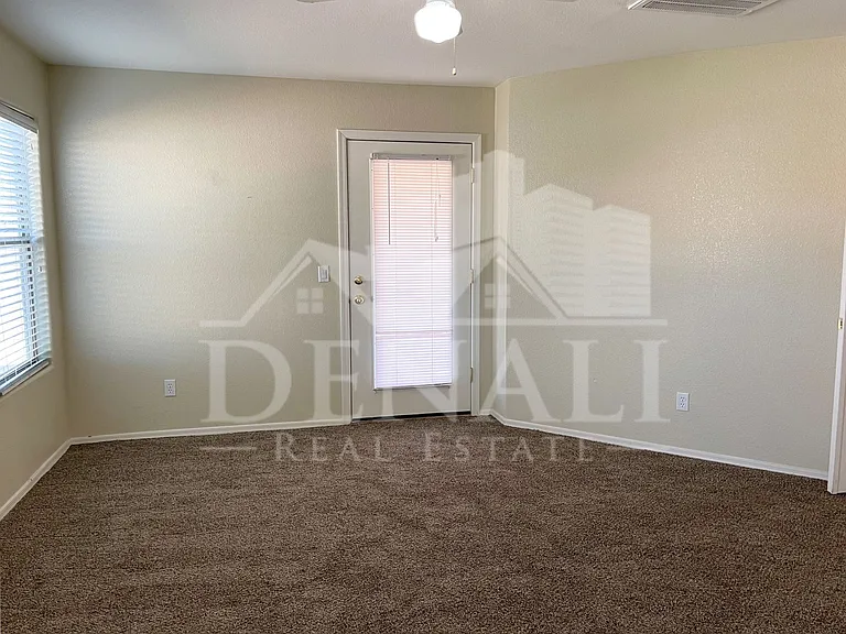 7220 S 55th Dr — Photo 12