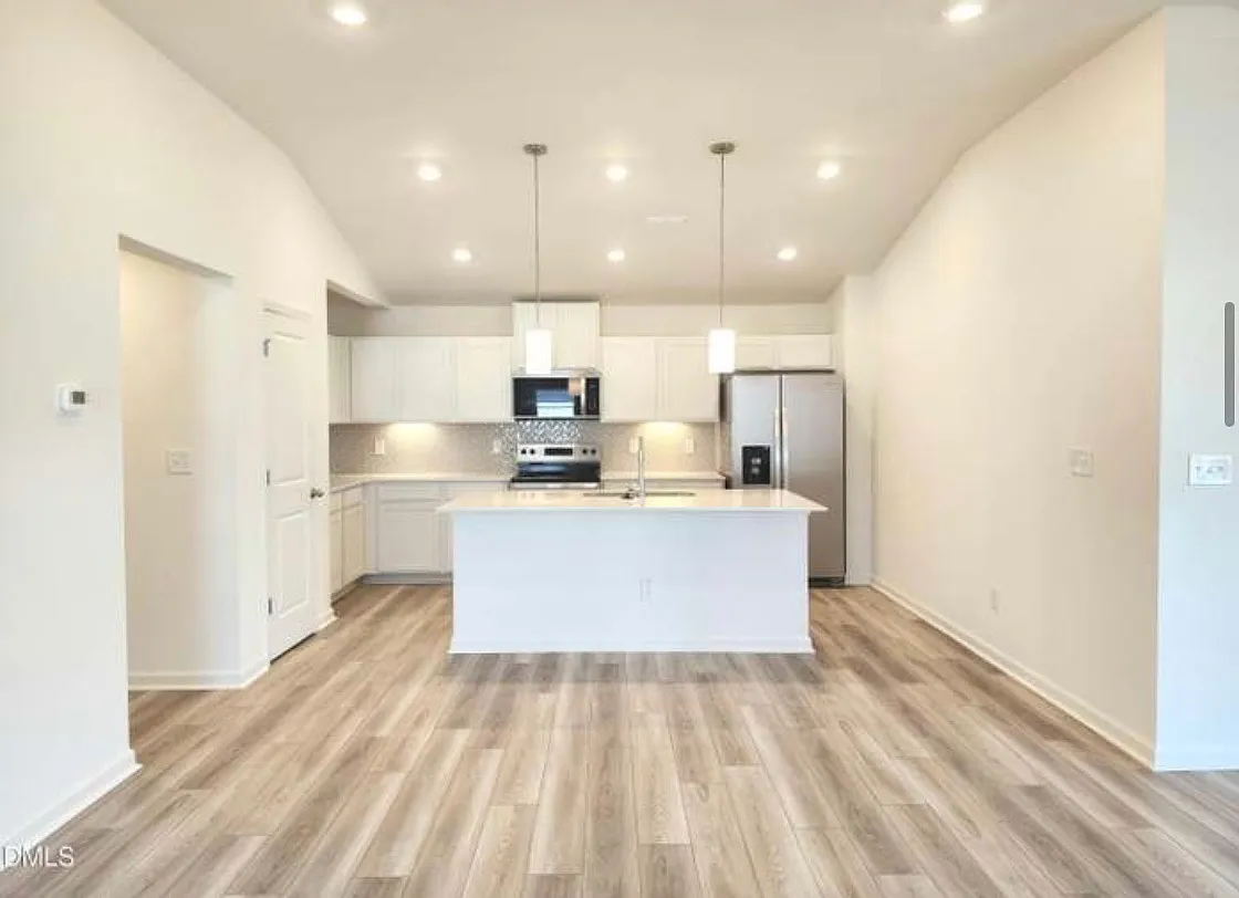 3 bed, 1501 sqft, $2,197 — Photo 3