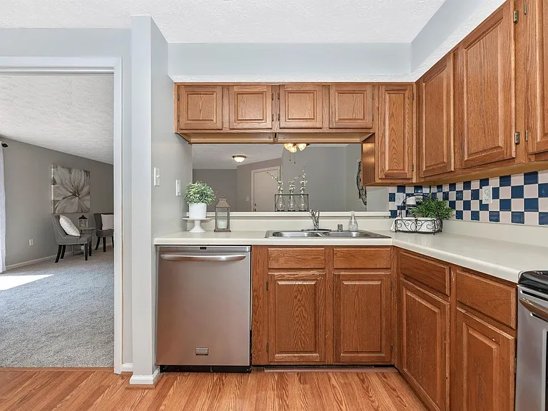 802 Stratford Way #K — Photo 25