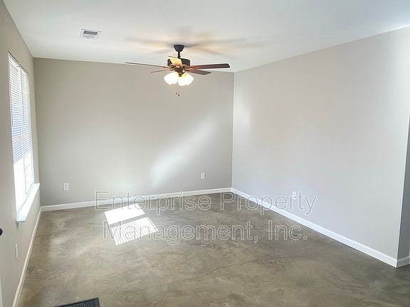 3rd image of 1880 Pinedale Ave